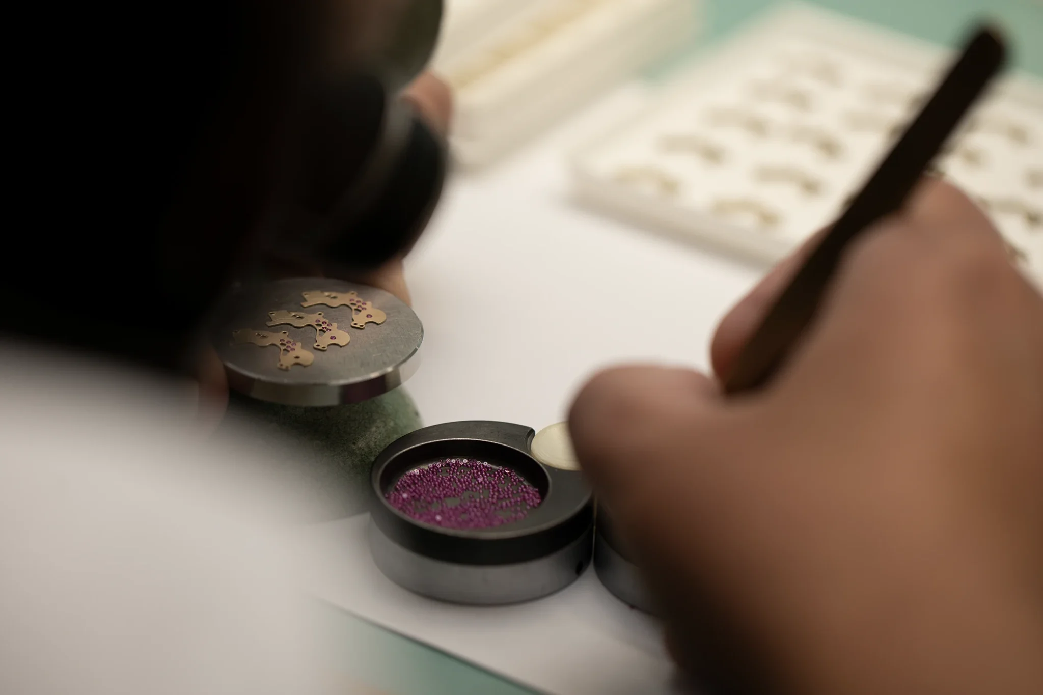 inserting-jewels-into-components-of-a-zenith-movement