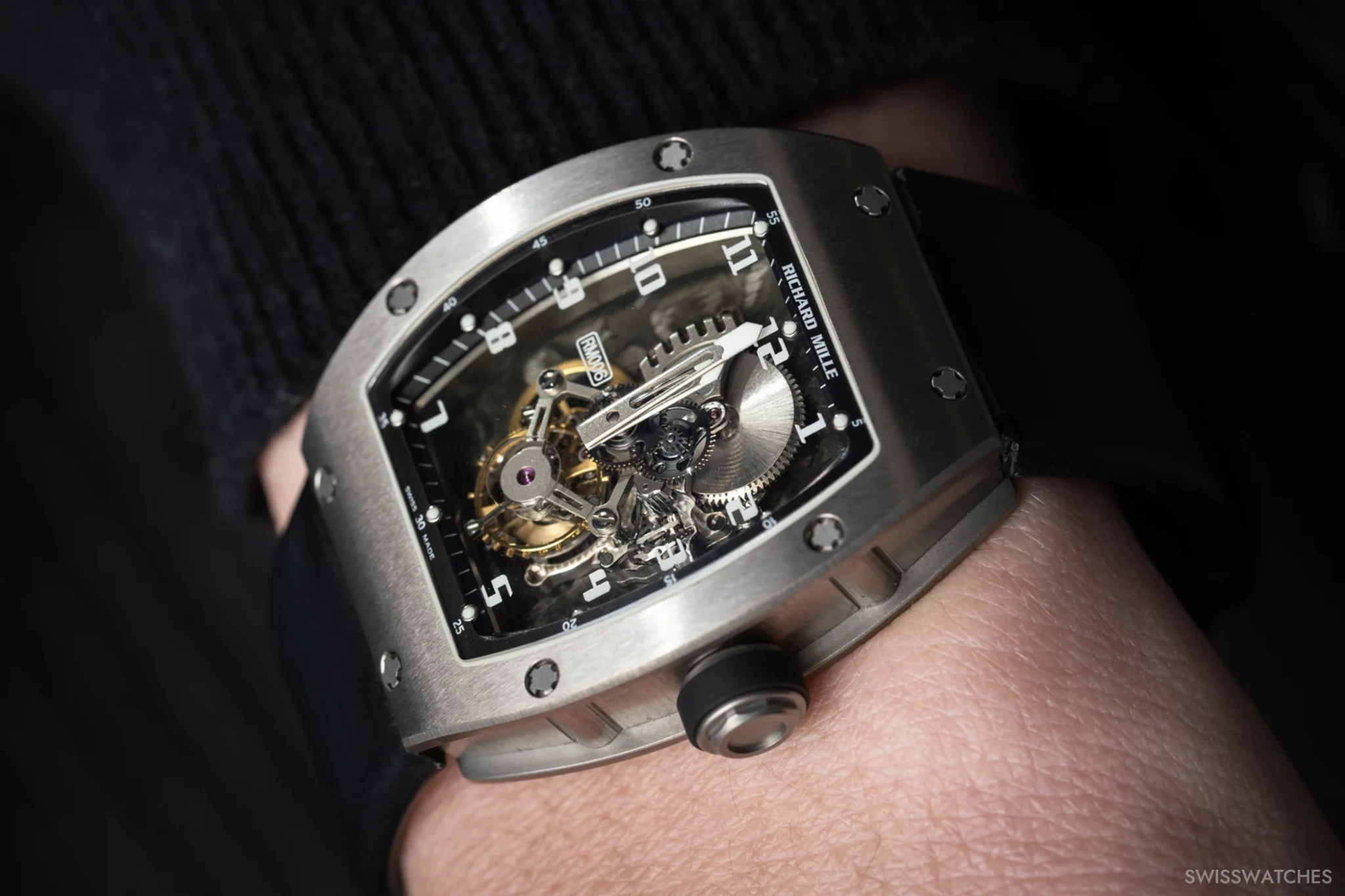 richard-mille-rm-006-tourbillon-felipe-massa-tourbillon-on-the-wrist