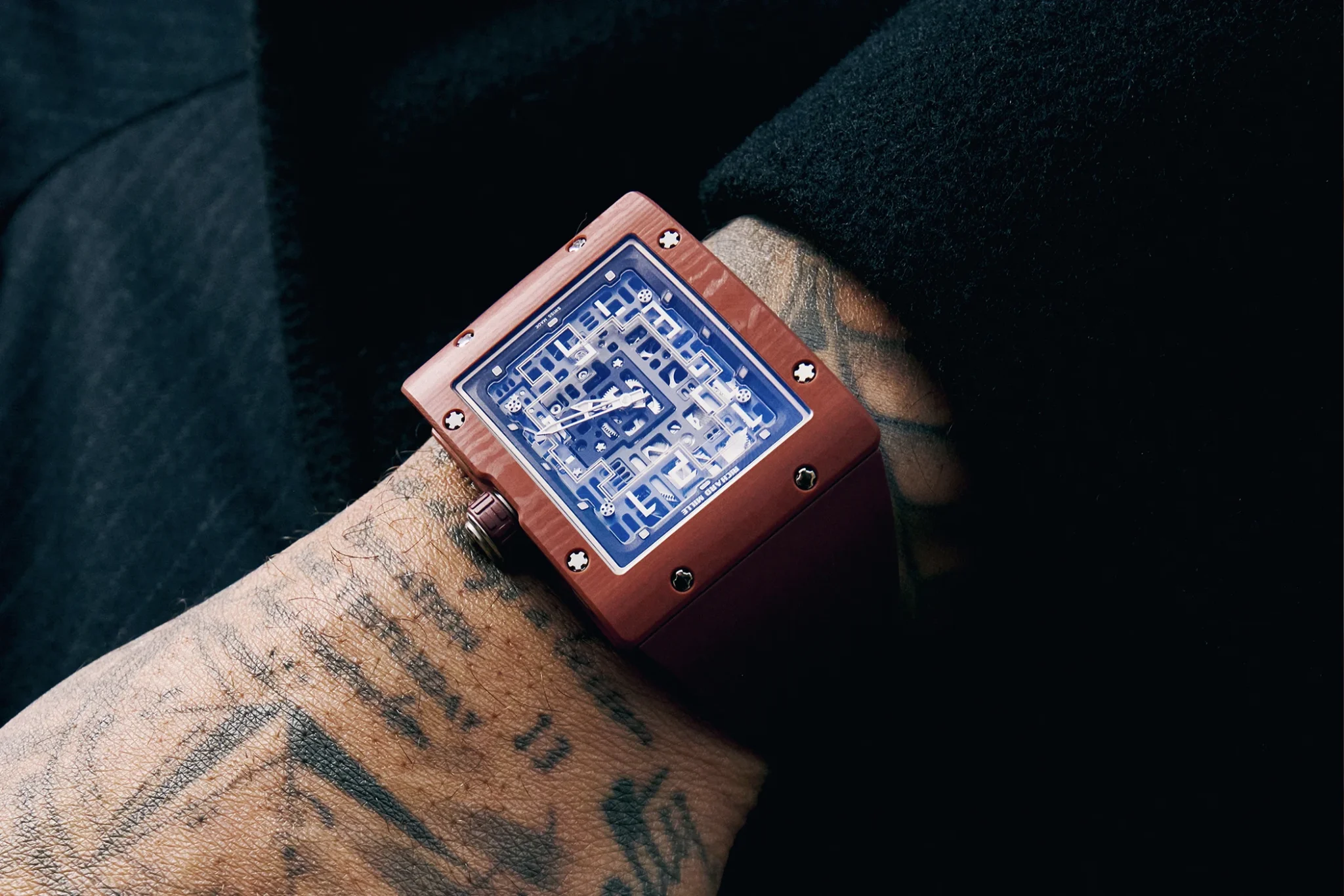 richard-mille-rm-16-02-automatic-extraflat-in-quarz-tpt-on-the-wrist
