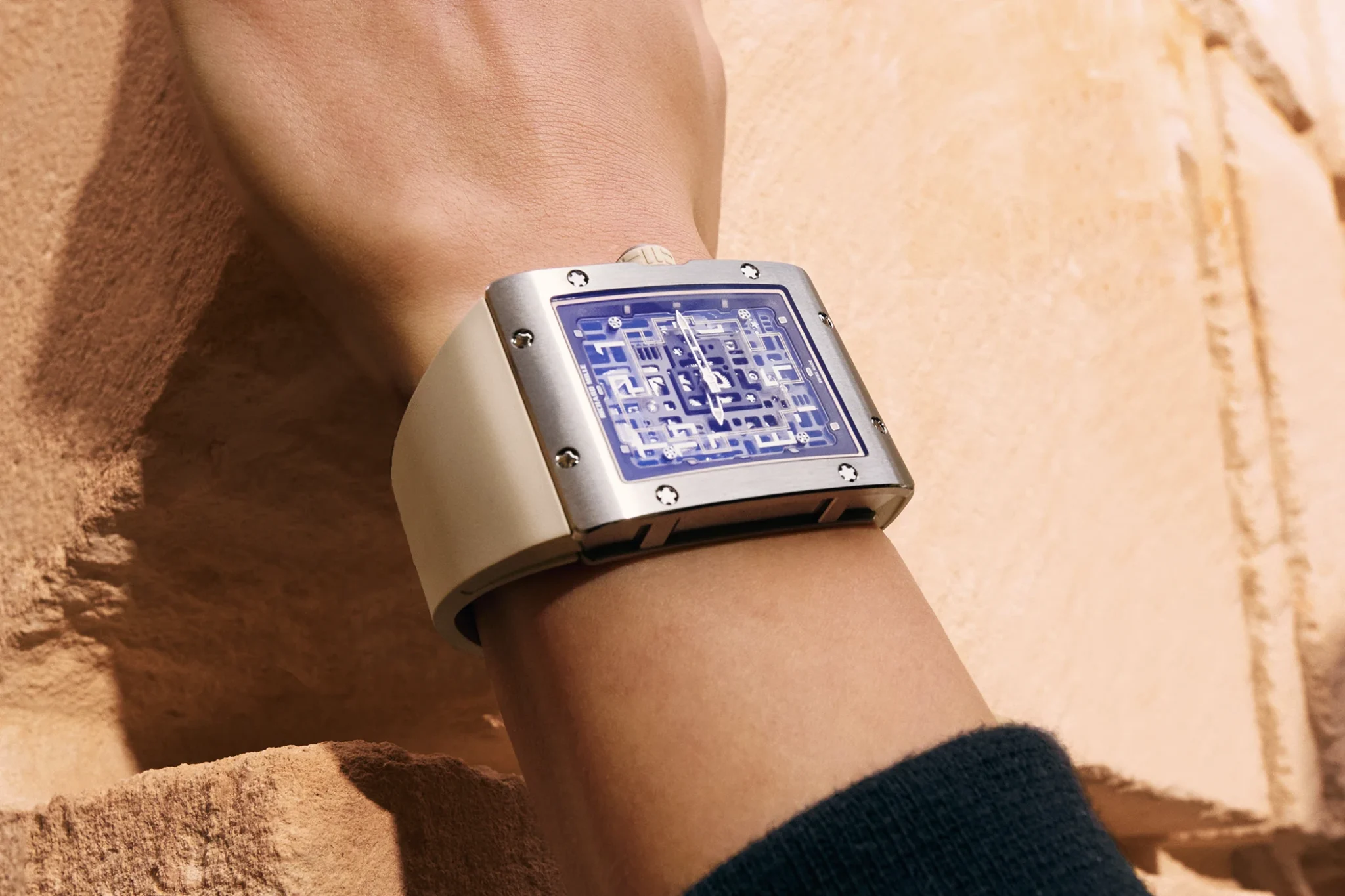 richard-mille-rm-16-02-automatic-extraflat-in-titanium-on-the-wrist-2