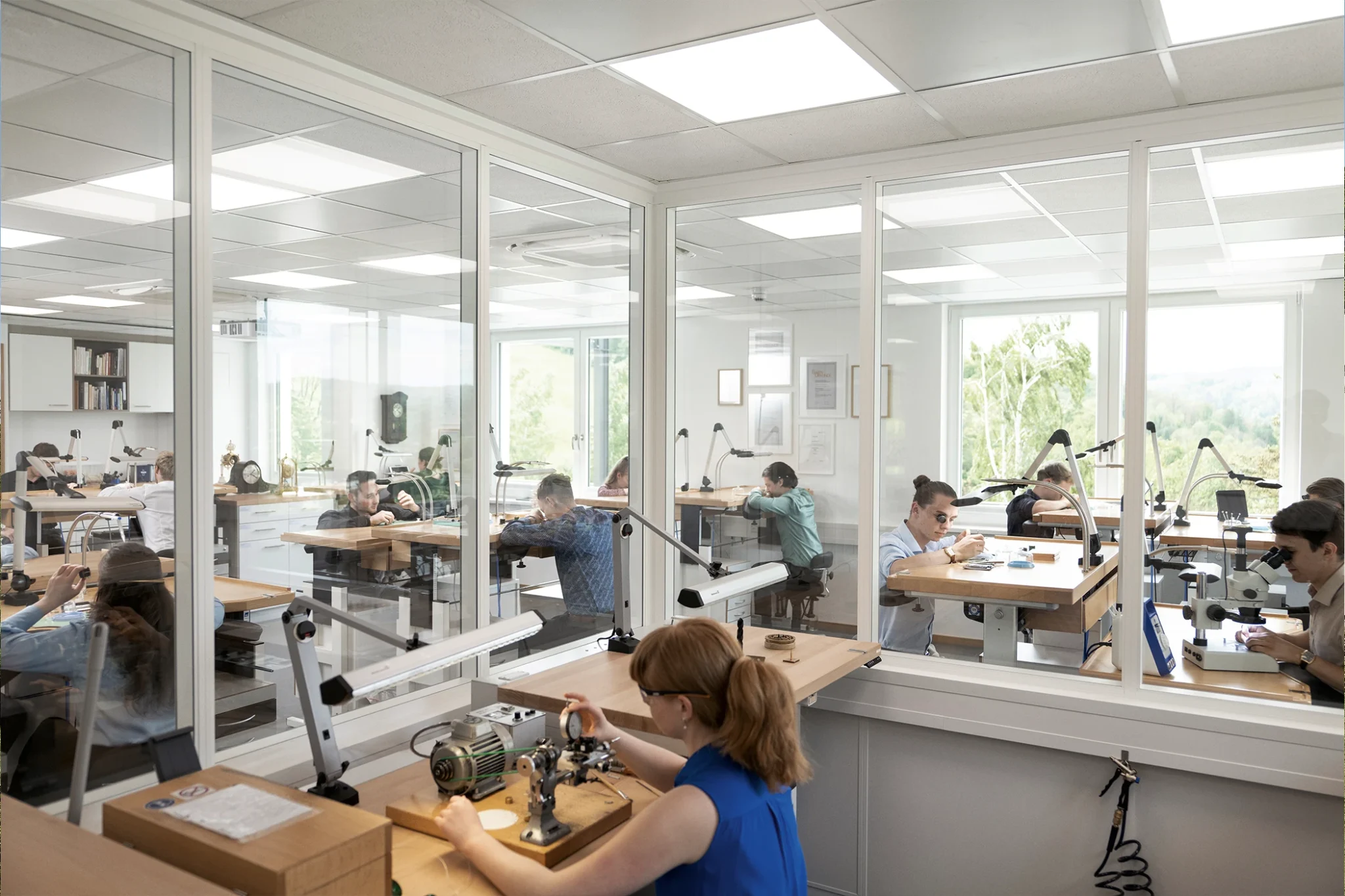 wempe-watchmaker-apprenticeship-apprentices-working