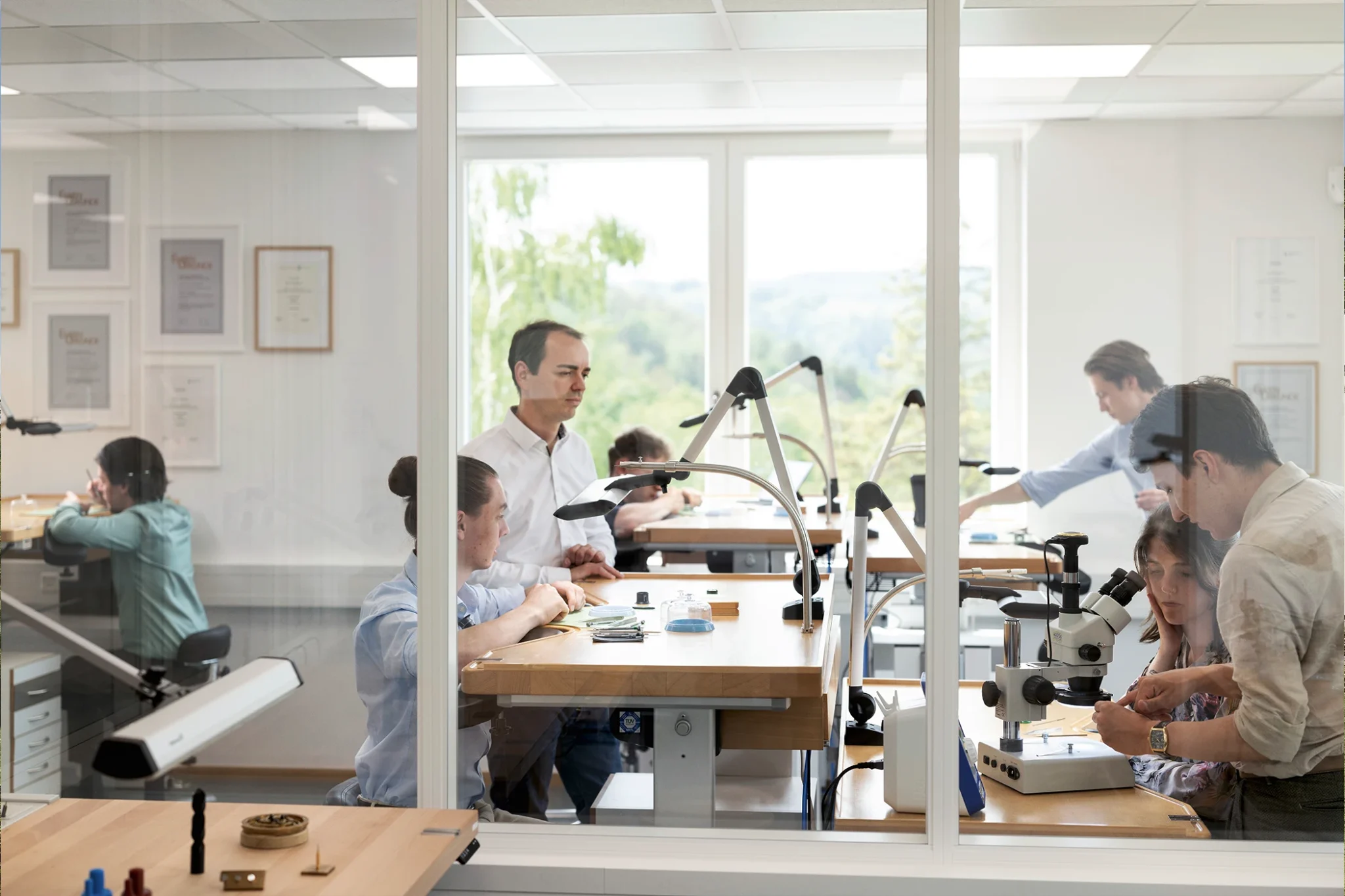 wempe-watchmaker-apprenticeship-apprentices-working-2webp