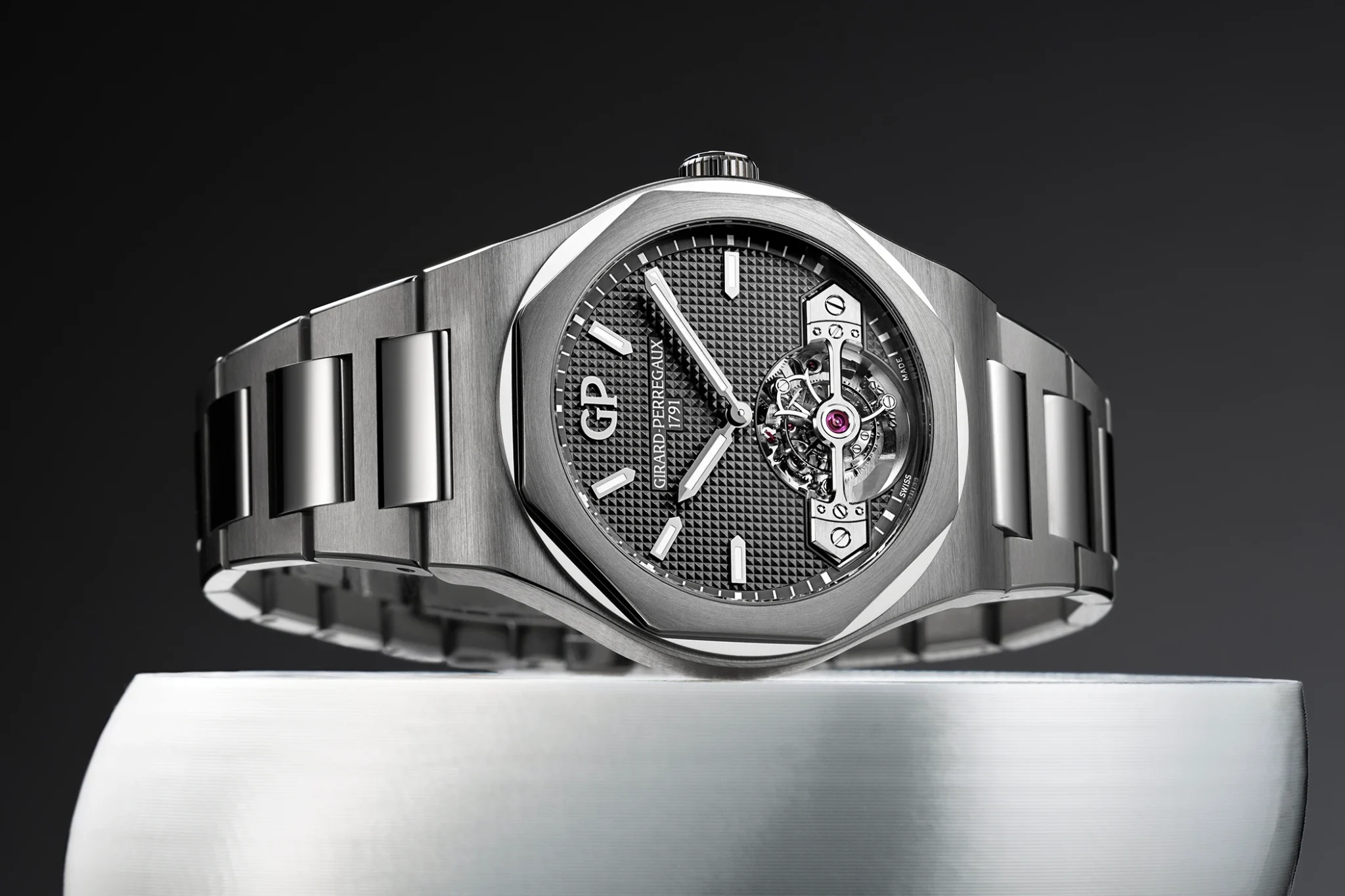 bucherer-exclusives-girard-perregaux-laureato-ref-99115-21-3372-1g-tourbillon