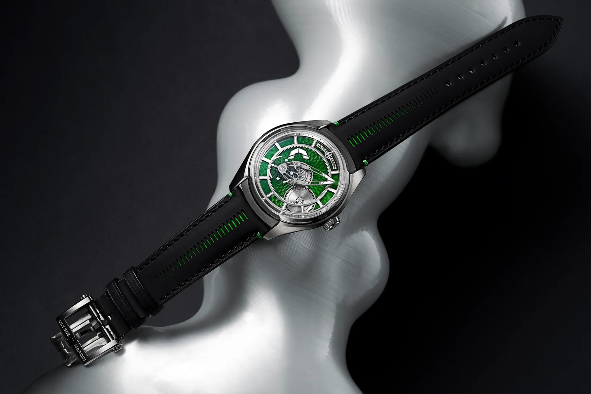 bucherer-exclusives-ulysse-nardin-freak-x-enamel-ref-2303-270le-bae-buch-3a-bracelet