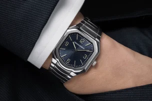 Wristshot of a Gerald Charles Masterlink with a black dial