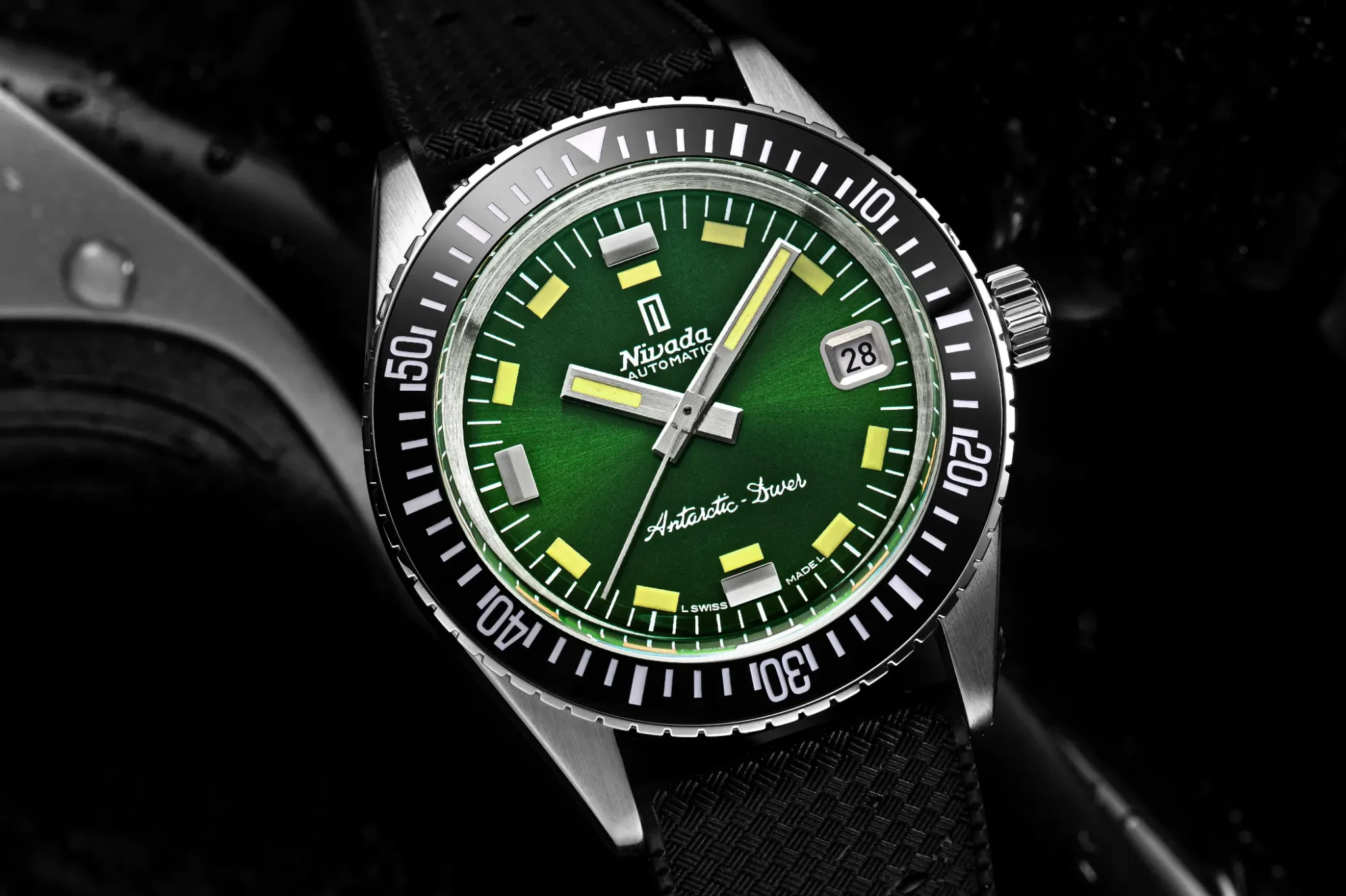 nivada-grenchen-antarctic-diver-green-32059a17-2025-front