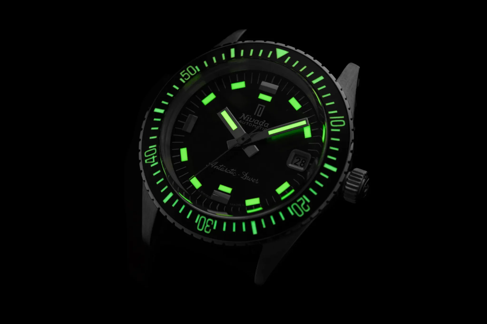 nivada-grenchen-antarctic-diver-green-32059a17-2025-lume