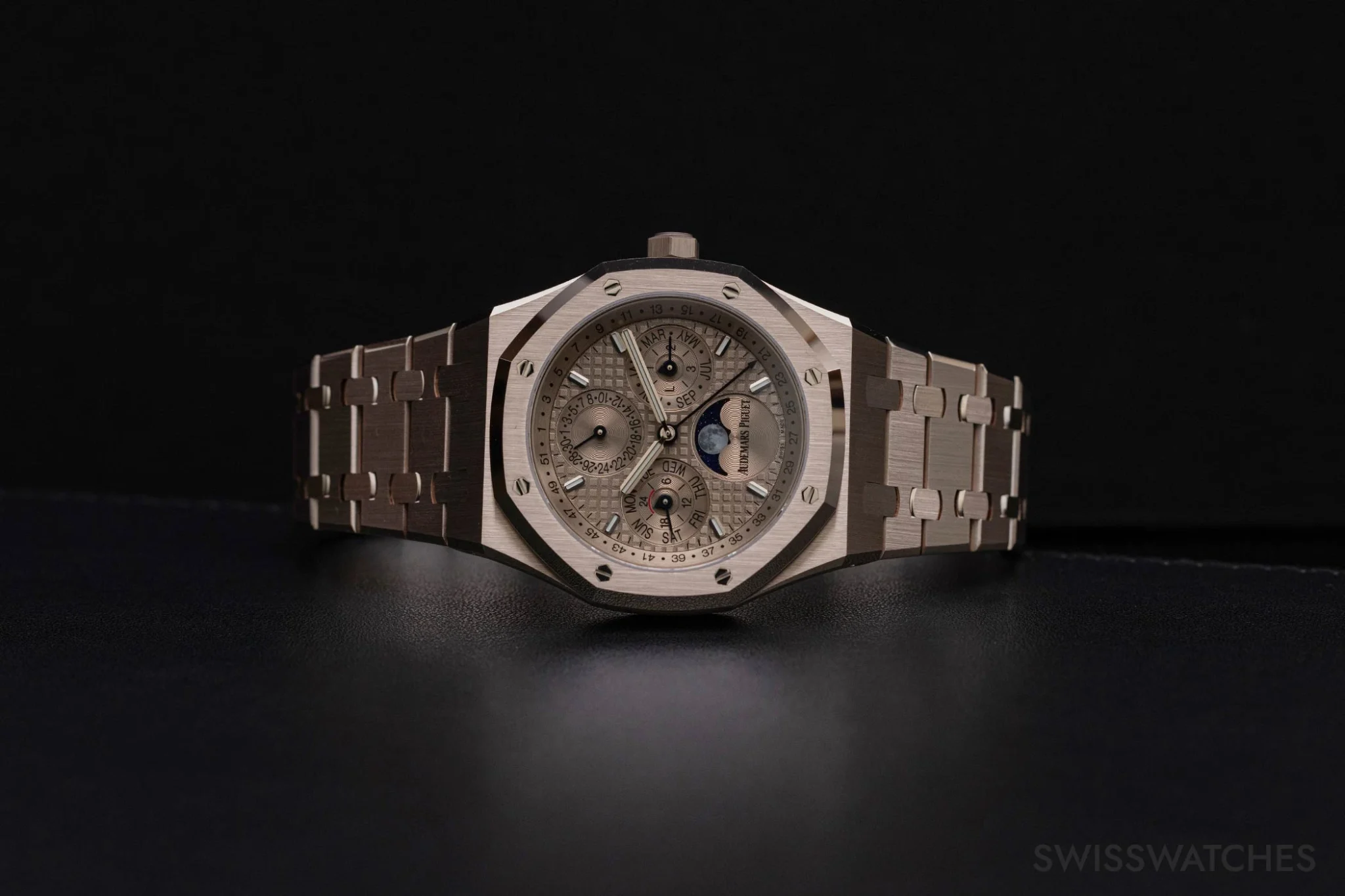 Royal Oak dial with perpetual calendar in sand gold