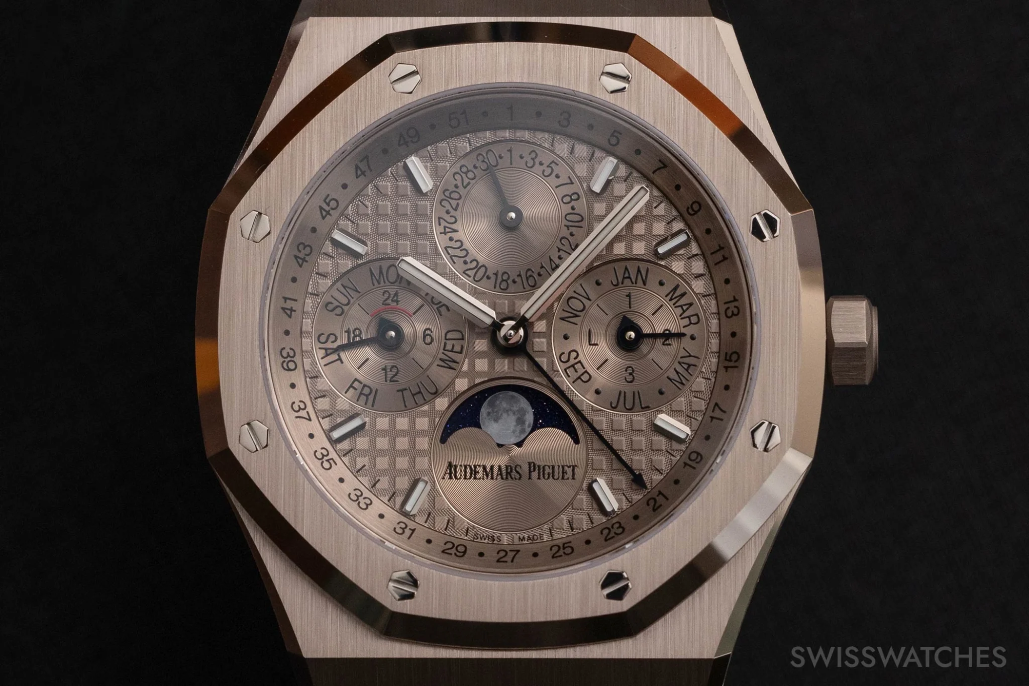 Royal Oak dial with perpetual calendar in sand gold