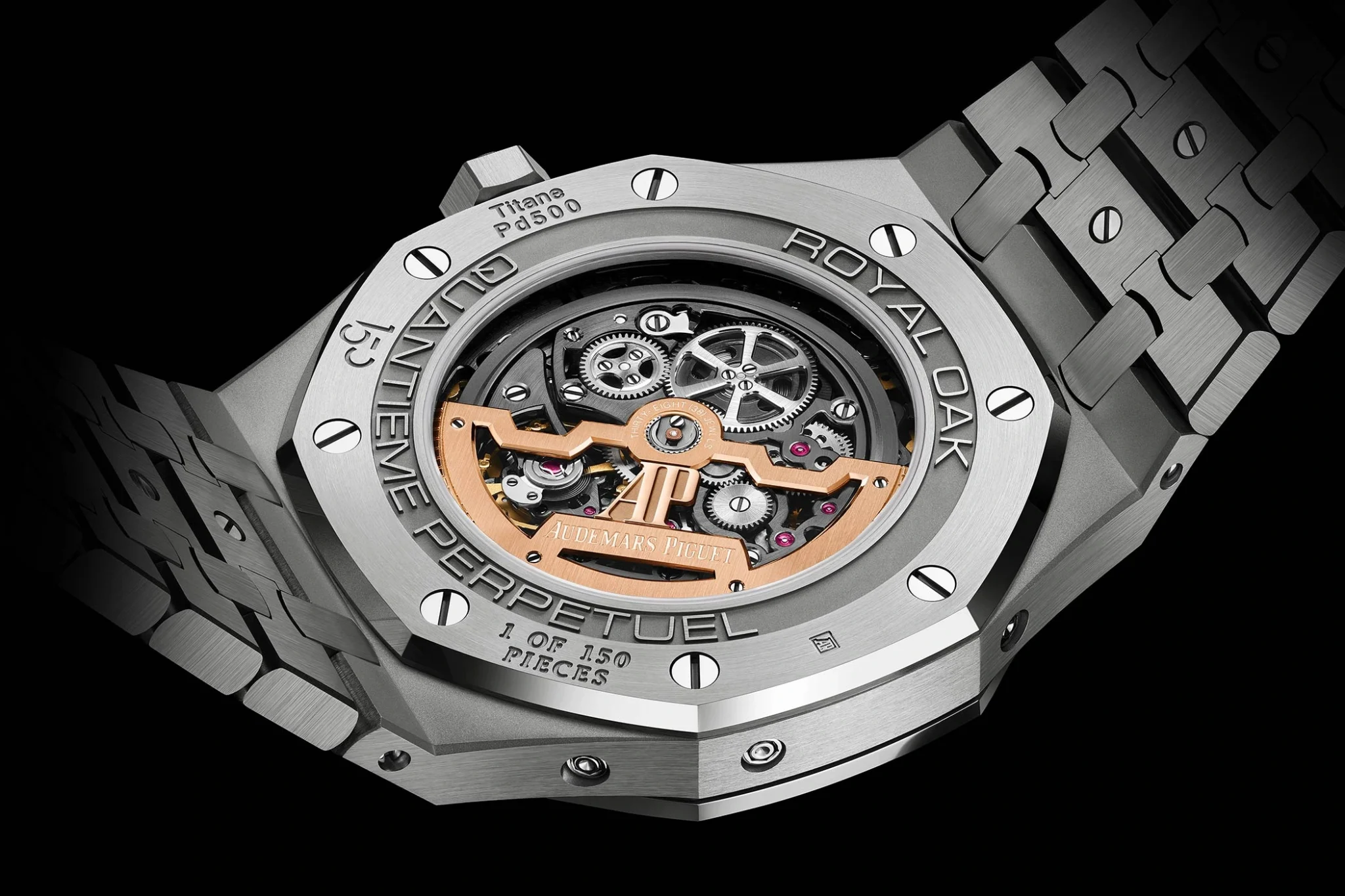 The inscriptions ‘150’ and ‘1 of 150 pieces’ can be seen on the caseback