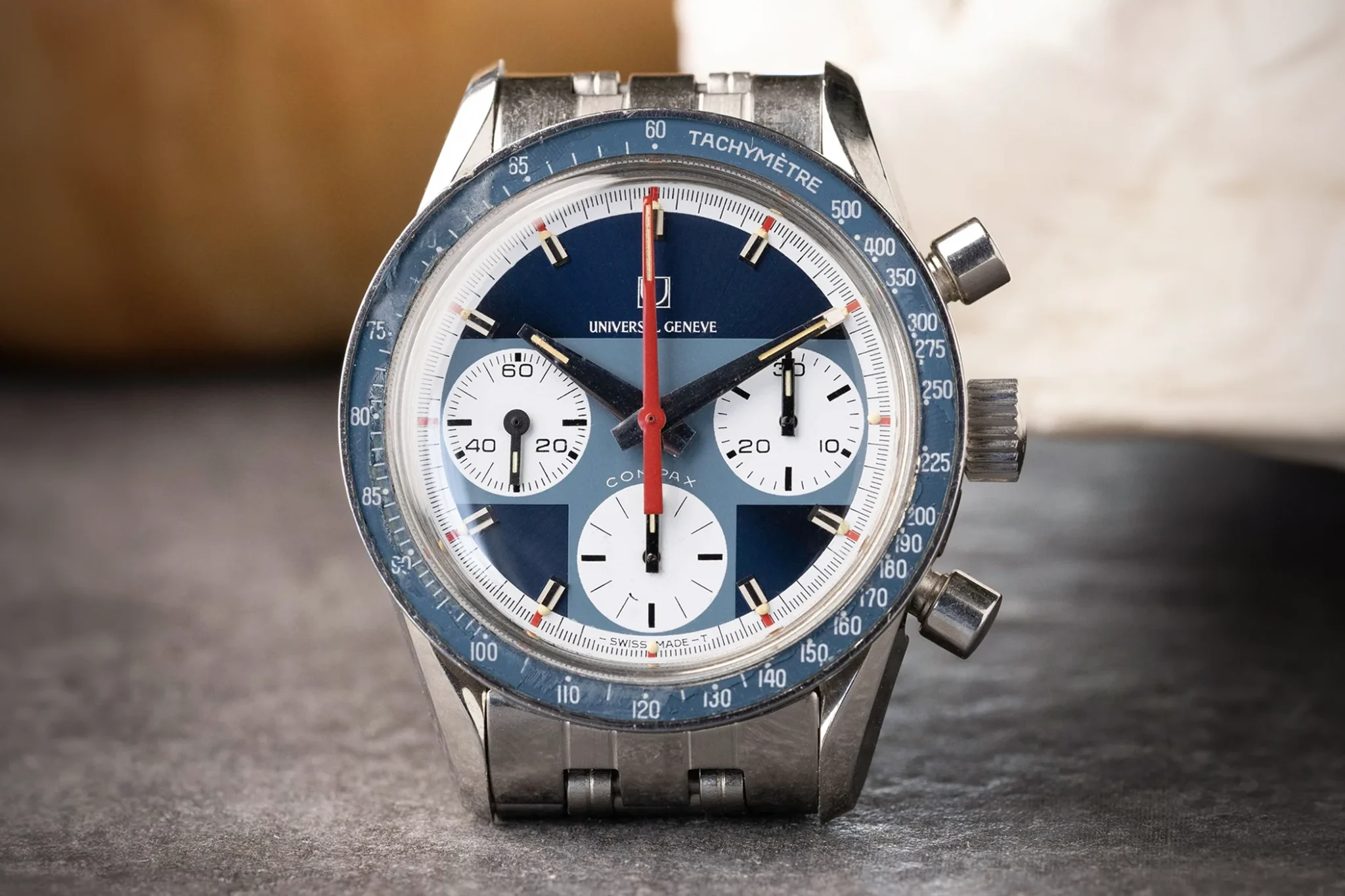universal-geneve-compax-ref-885108-exotic-nina
