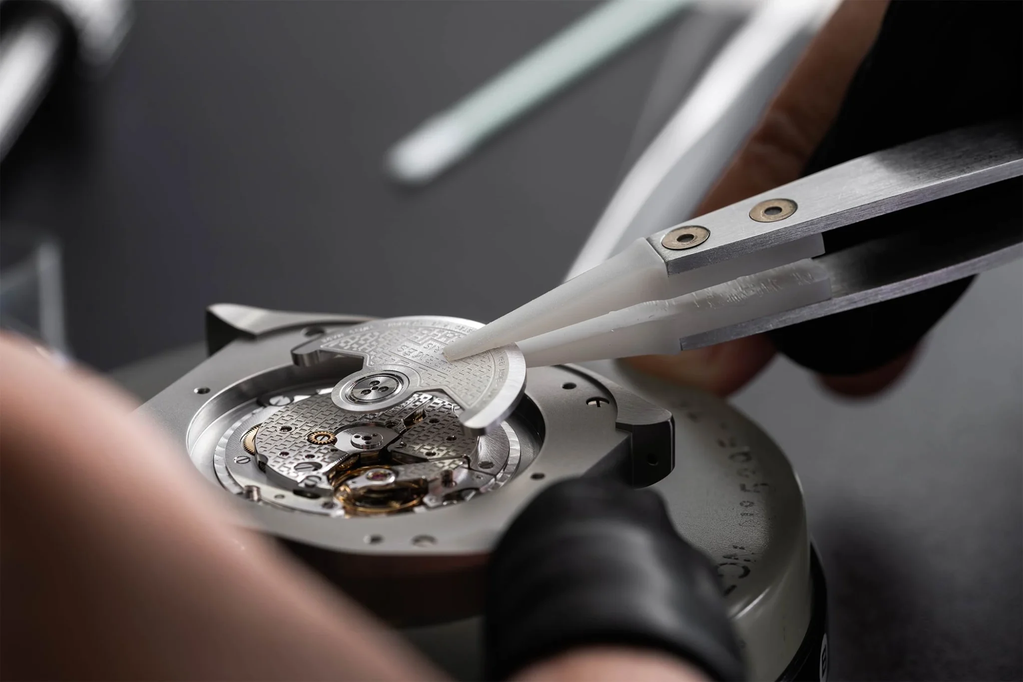 Assembling a Hermès H08 watch, showcasing expert craftsmanship and attention to detail in creating a sophisticated timepiece with a modern design and Swiss precision