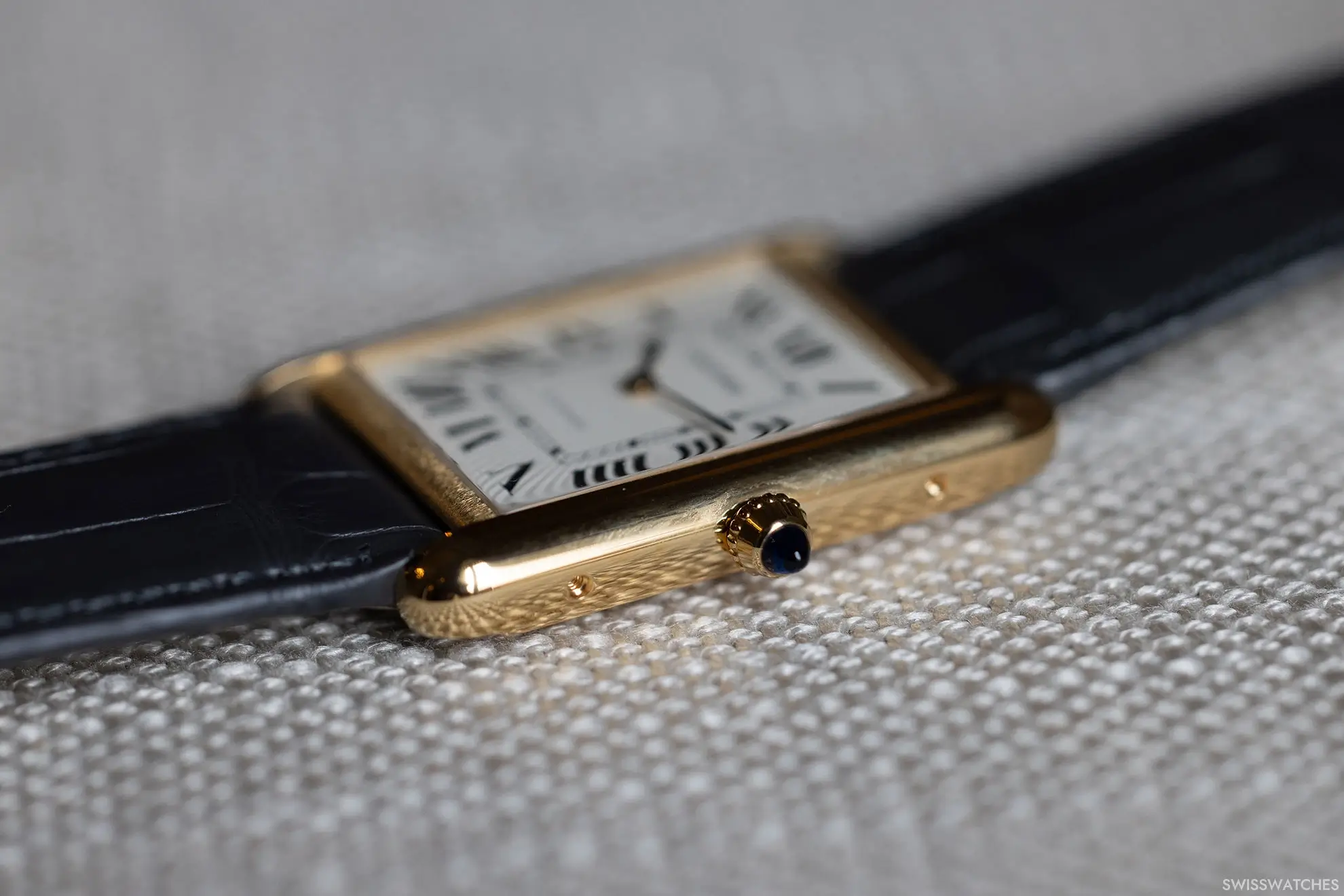 cartier-tank-lc-yellow-gold-automatic-movement-calibre-1899-mc-thikness