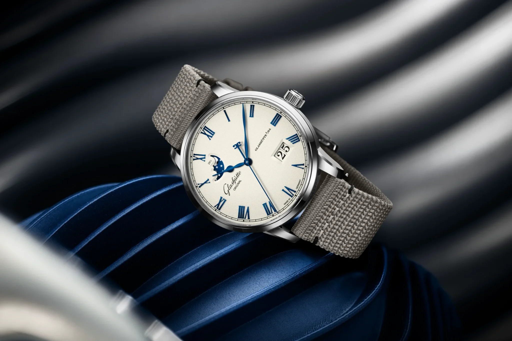 glashutte-original-senator-excellence-panorama-date-moon-phase-frosted-silver-frosted-copper-2025-strap