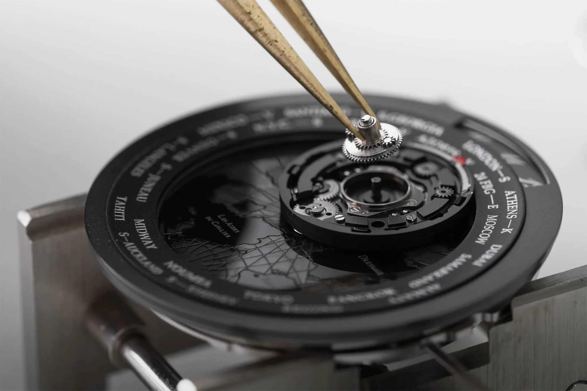 Hermès Le Temps Voyageur, a luxurious timepiece featuring innovative design and Swiss craftsmanship, showcasing a unique world-time function for the modern traveler