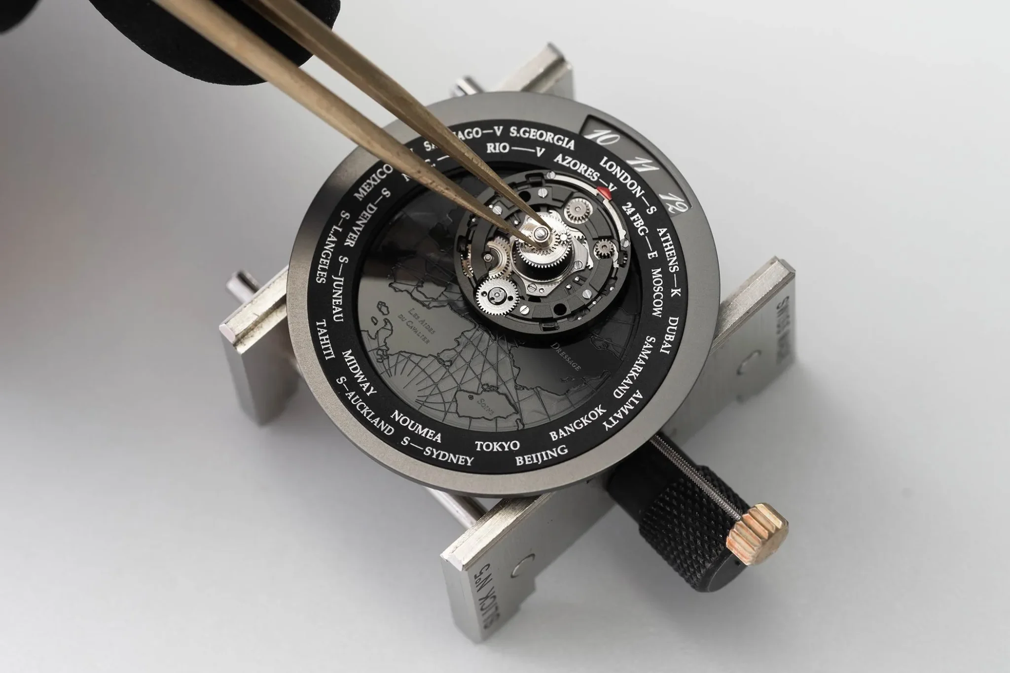 Hermès Le Temps Voyageur, a luxurious timepiece featuring innovative design and Swiss craftsmanship, showcasing a unique world-time function for the modern traveler