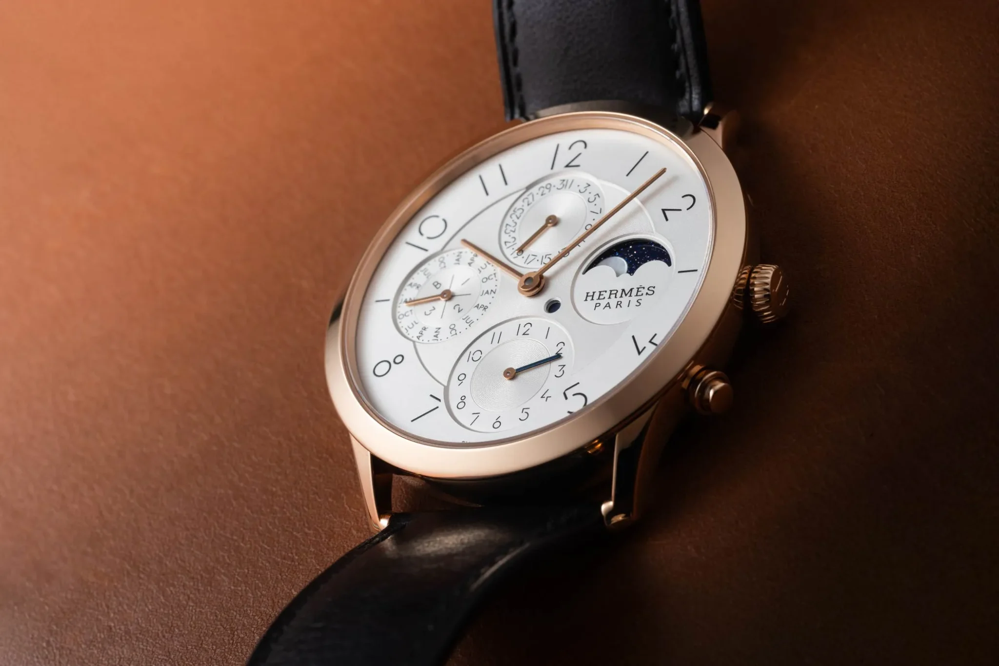 Hermès Montre Slim, an elegant and sophisticated Swiss timepiece featuring a slim case design and refined craftsmanship for a luxurious, modern look
