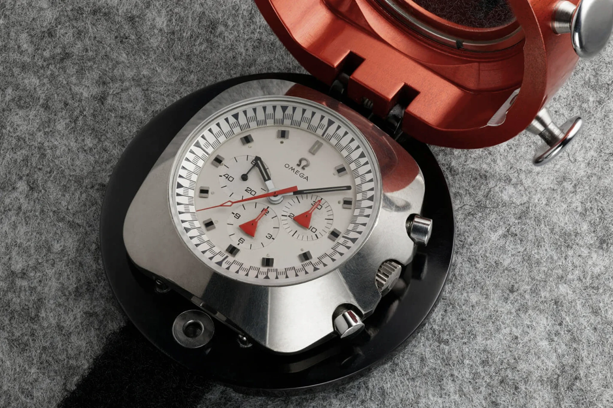 omega-speedmaster-alaska-ref-5-003-3