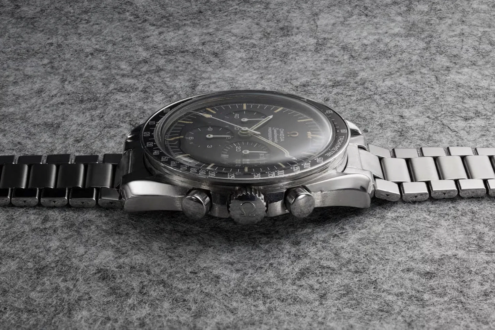 omega-speedmaster-moonwatch-st-105-012-2