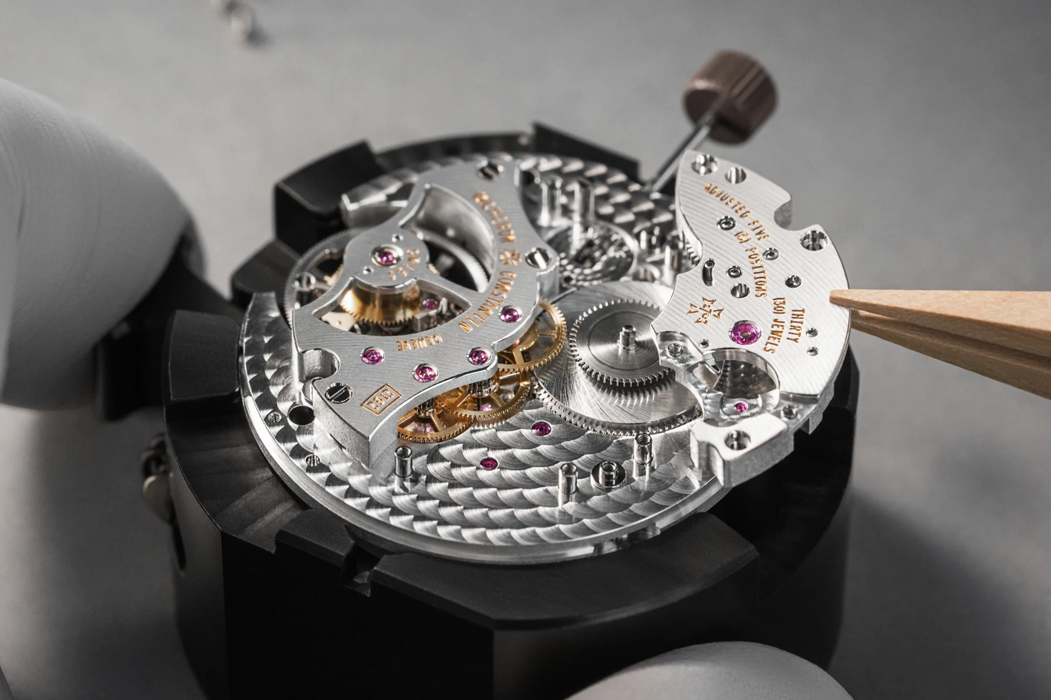 vacheron-constantin-traditionelle-tourbillon-perpetual-calendar-ref-6300-000p-h056-movementdecoration