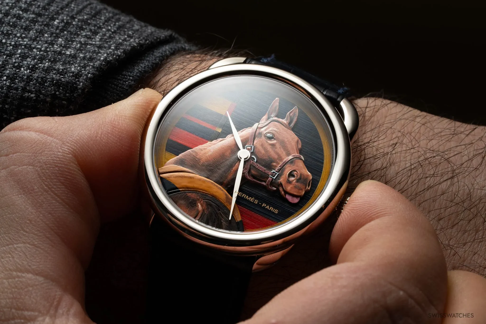 By pressing the pusher at 9 o’clock, the ‘on-demand impulse’ function can be activated.