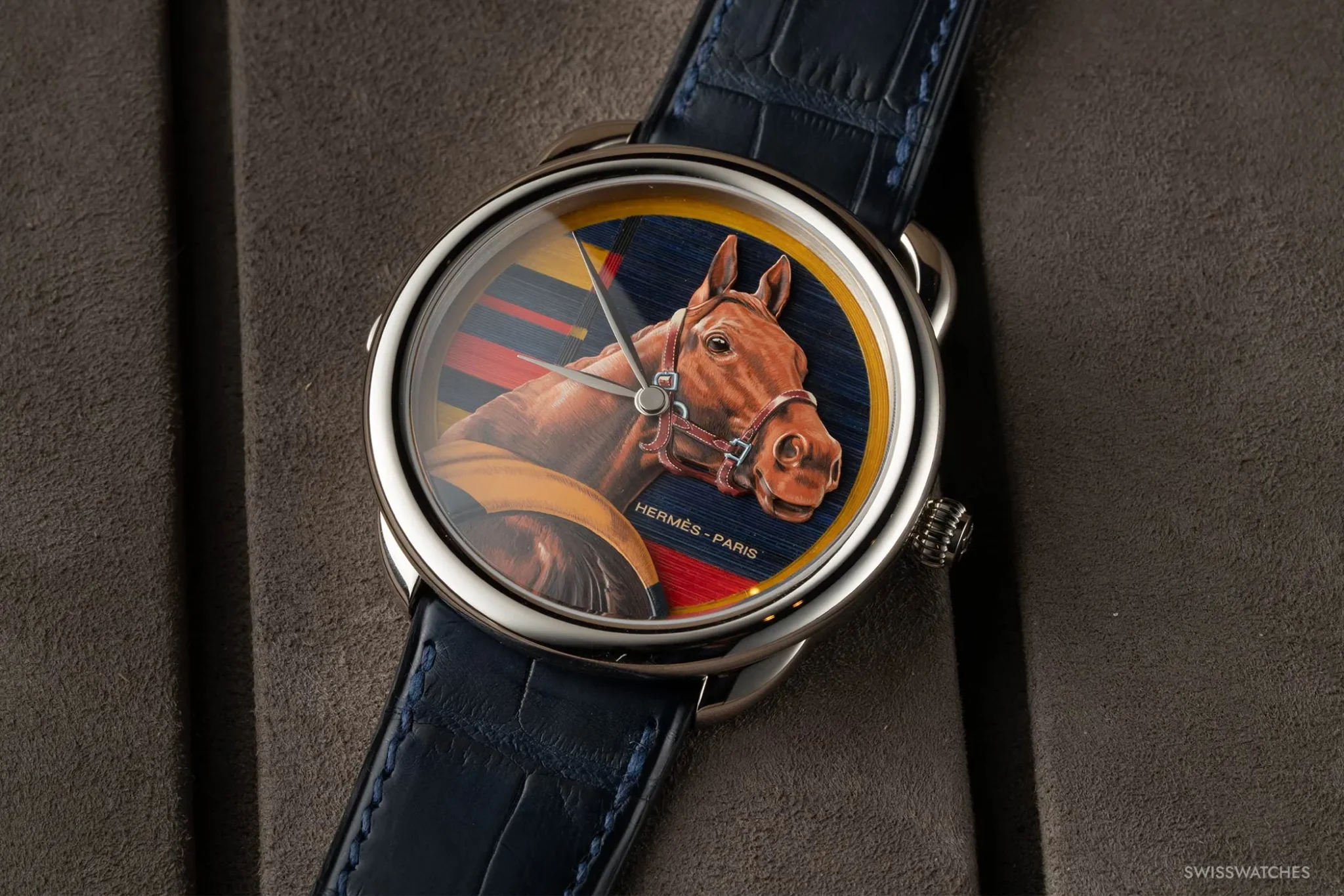 The dial of the Hermès Rocabar de Rire is complemented by a Bleu abysse alligator leather strap.