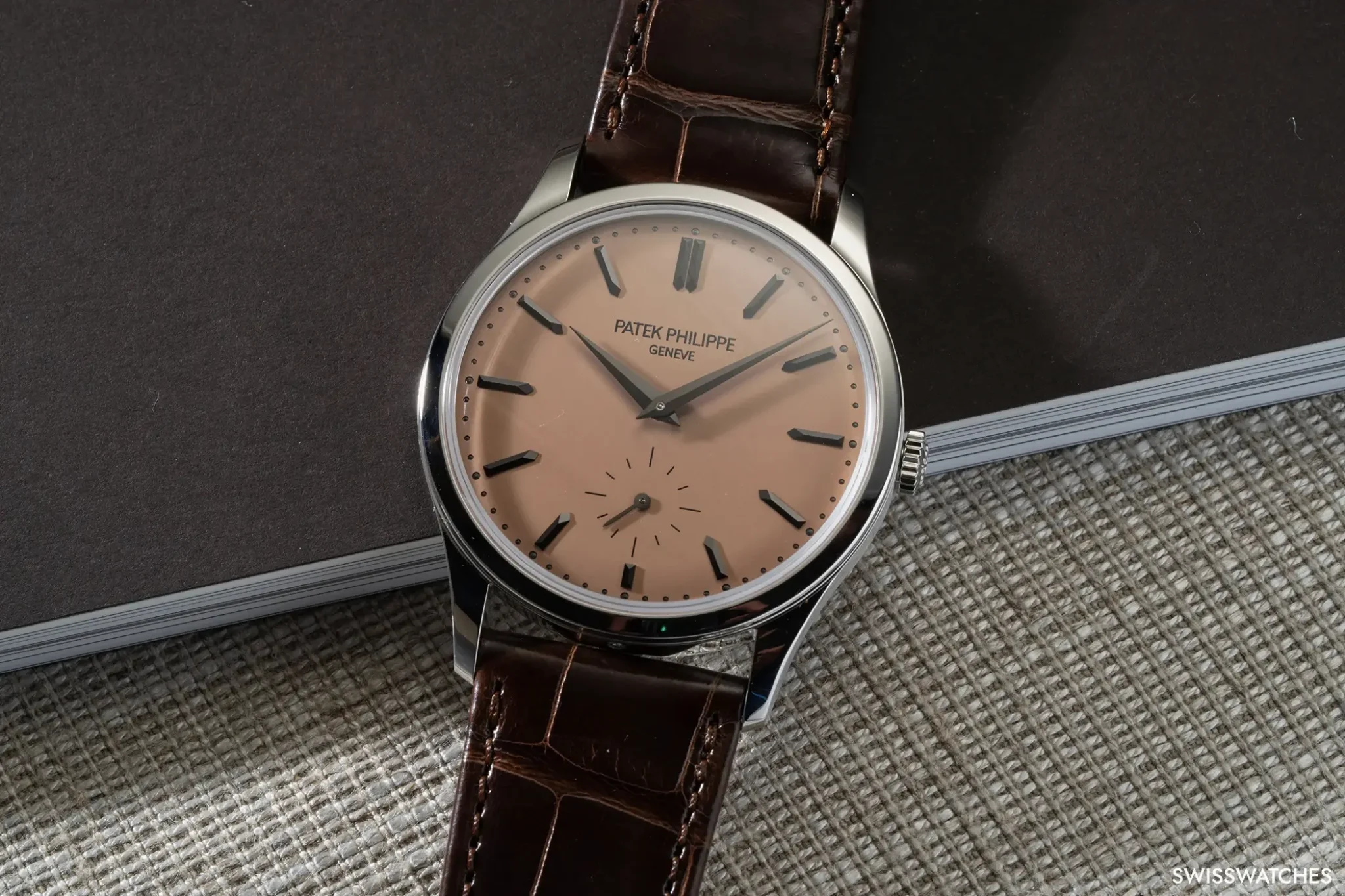 patek-philippe-calatrava-6196p-001-dial