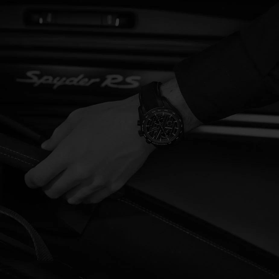 porsche-design-chronograph-718-spyder-rs-studio-bkgr-1