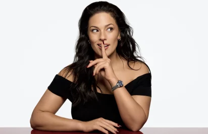 Ashley Graham wearing the Omega Seamaster Aqua Terra, reference 220.10.30.20.03.001.