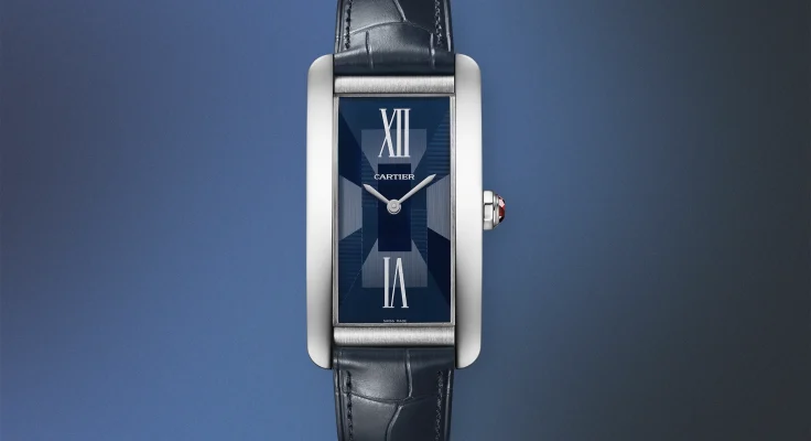 The dial of the Cartier Tank Américaine in Art Deco style.