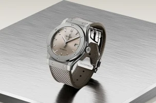The frontal view of the Hublot Classic Fusion Essential Sunny Taupe, reference 511.NX.4610.NR.HEC25.
