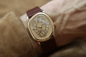 The Berneron Mirage 38 Sienna on the wrist in a first view.
