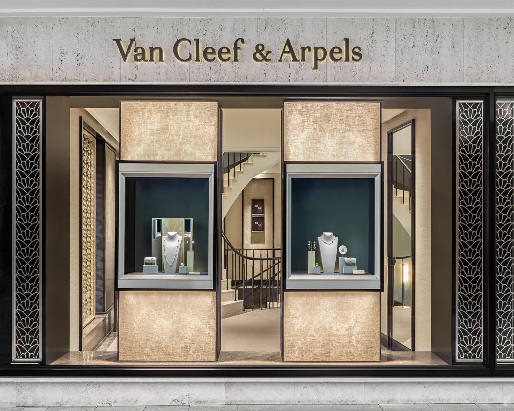 The Van Cleef & Arpels boutique in Frankfurt am Main from the outside.