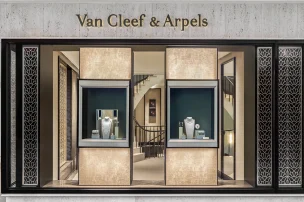 The Van Cleef & Arpels boutique in Frankfurt am Main from the outside.