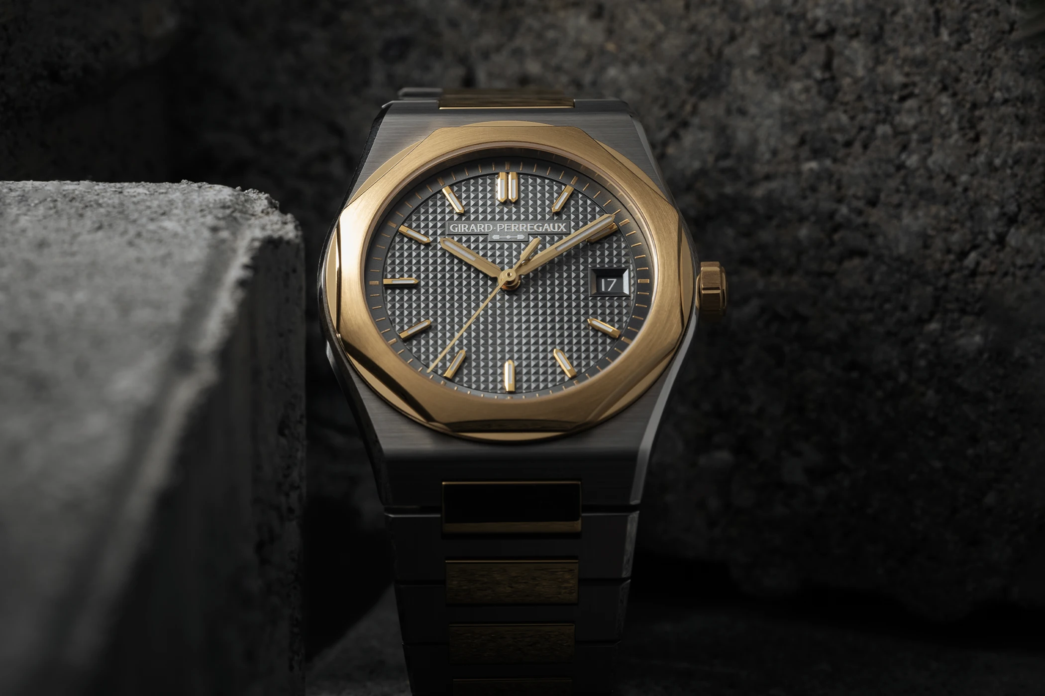 The Girard-Perregaux Laureato Fifty Ref. 81008-63-3412-1CM in a frontal view.