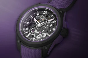 The dialside of the Norqain Wild One Skeleton 42 mm Purple presents itself with purple details.