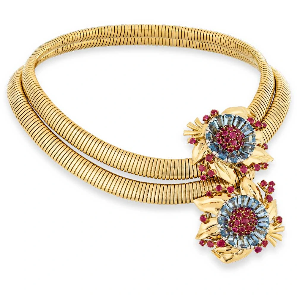 A piece of jewelry from the Patrimonial exhibition at the Van Cleef & Arpels boutique in Hamburg