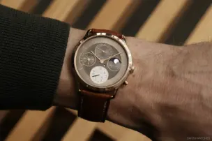 Hermès Slim d’Hermès Perpetual Calendar in rose gold on the wrist with brown leather strap and perpetual calendar displays.