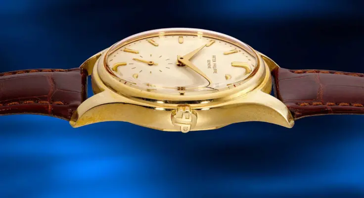 Calatrava Ref. 2526 from Patek Philippe, 1957, from the side. Credit @ Phillips