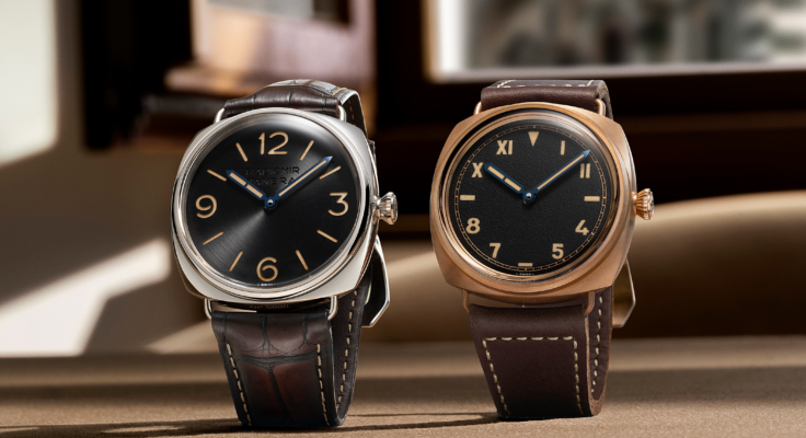 Das Radiomir Viaggio nel Tempo Experience Set mit den Referenzen PAM01729 und PAM01730, bestehend aus einer 47-mm-Radiomir in Bronze mit California-Zifferblatt und einer 47-mm-Radiomir in Platinumtech™ mit schwarzem Sonnenschliff-Zifferblatt, präsentiert in warmem Licht vor florentinischer Architektur.