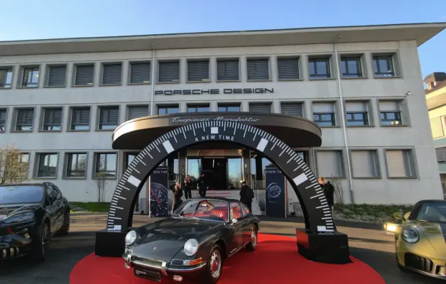 Die Porsche Design Timepieces Manufaktur Grenchen Switzerland Außenansicht.