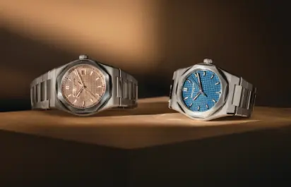 The Girard-Perregaux Laureato Fifty in 39 mm in rose and blue is shown together in a horizontal front view.