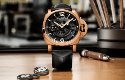 Eine Panerai 31 Giorni ist in der Frontalansicht zu sehen.