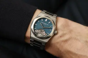 The Girard-Perregaux Laureato Fifty Tourbillon Micro-Rotor 39 mm reference 99116-11-3528-1CM on the wrist.