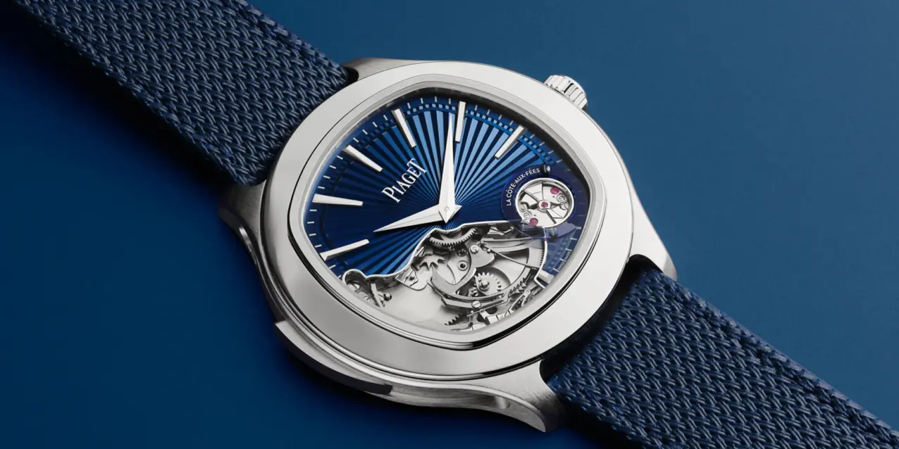 Eine Piaget Polo Minute Repeater ist in einer weiteren Frontalansicht zu sehen.
