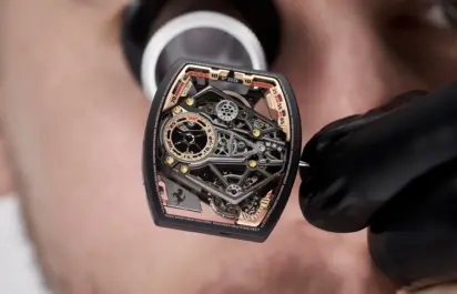 Die Richard Mille RM 43-01 Tourbillon Split-Seconds Chronograph Ferrari.
