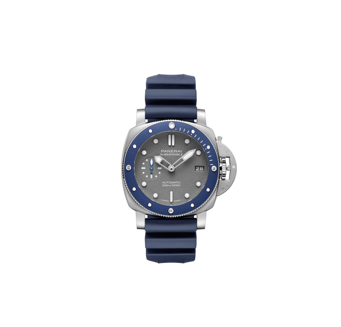 SIHH 2019 Panerai Submersible 42 mm in black and blue grey