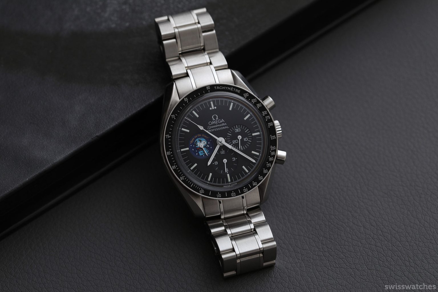 omega speedmaster snoopy 2003
