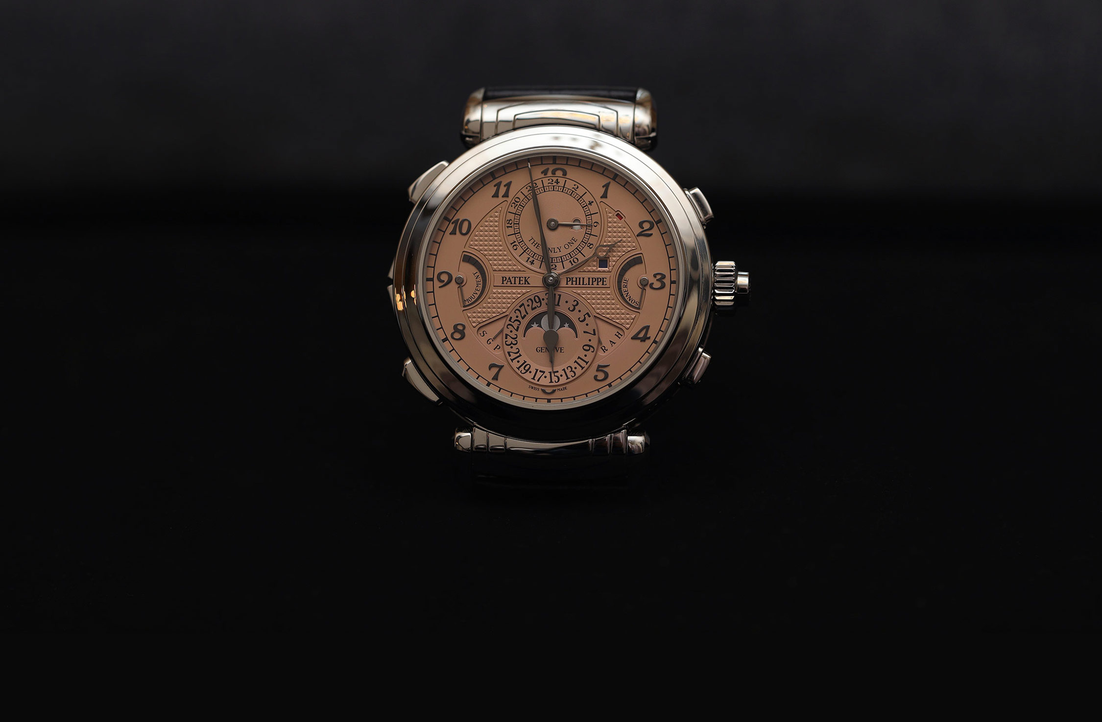 LOUIS VUITTON, WATCH CASE sold at auction on 13th May