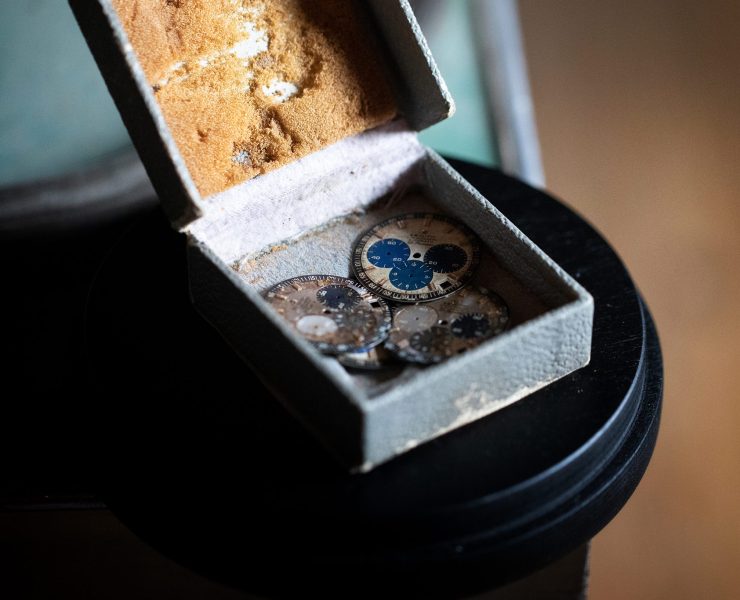 Four old dials saved in an old box found in the Zenith manufacture